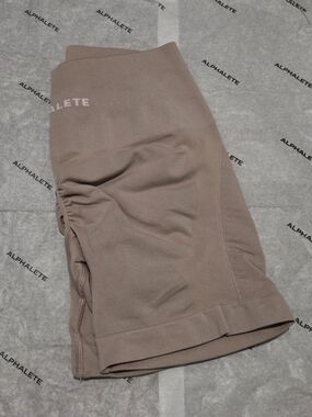 Alphalete ☆ High-Waist Scrunch Shorts